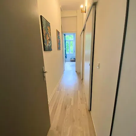 Le Saint Pierre - Bourgeois Elegance, Station & Center Apartment *