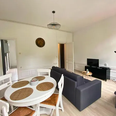 Apartment Le Saint Pierre - Bourgeois Elegance, Station & Center *